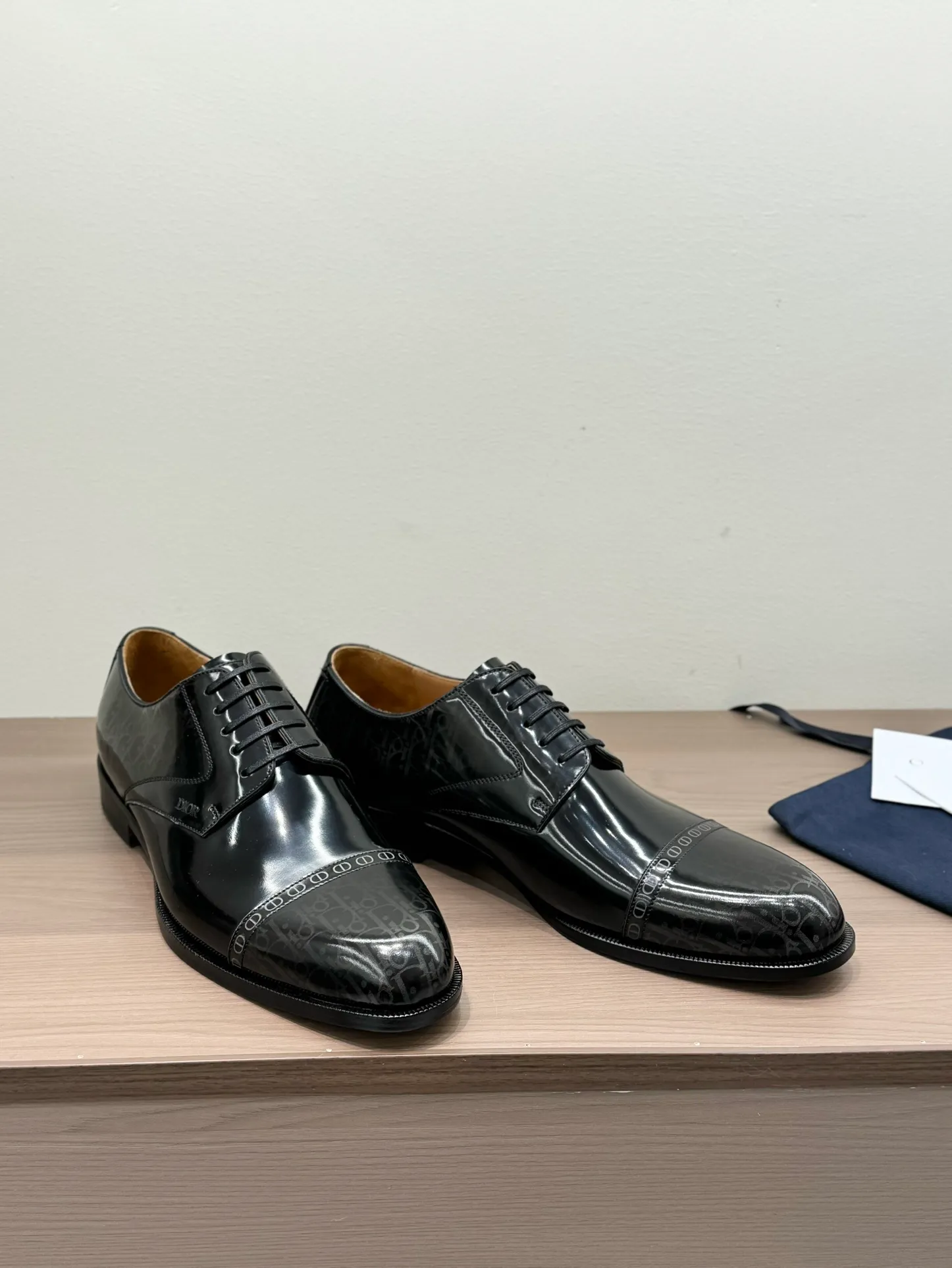 [Dior Dior] Top P: 960💰 Standard code 39-44 (38.45.46 custom-made, non-returnable and non-exchangeable) Dior Dior's latest high-end men's boutique casual leather shoes, imported cowhide upper, water-dyed cowhide lining, imported genuine leather outsole, perfect details, standard code 39-44 (38.45.46 custom-made, non-refundable and non-exchangeable),